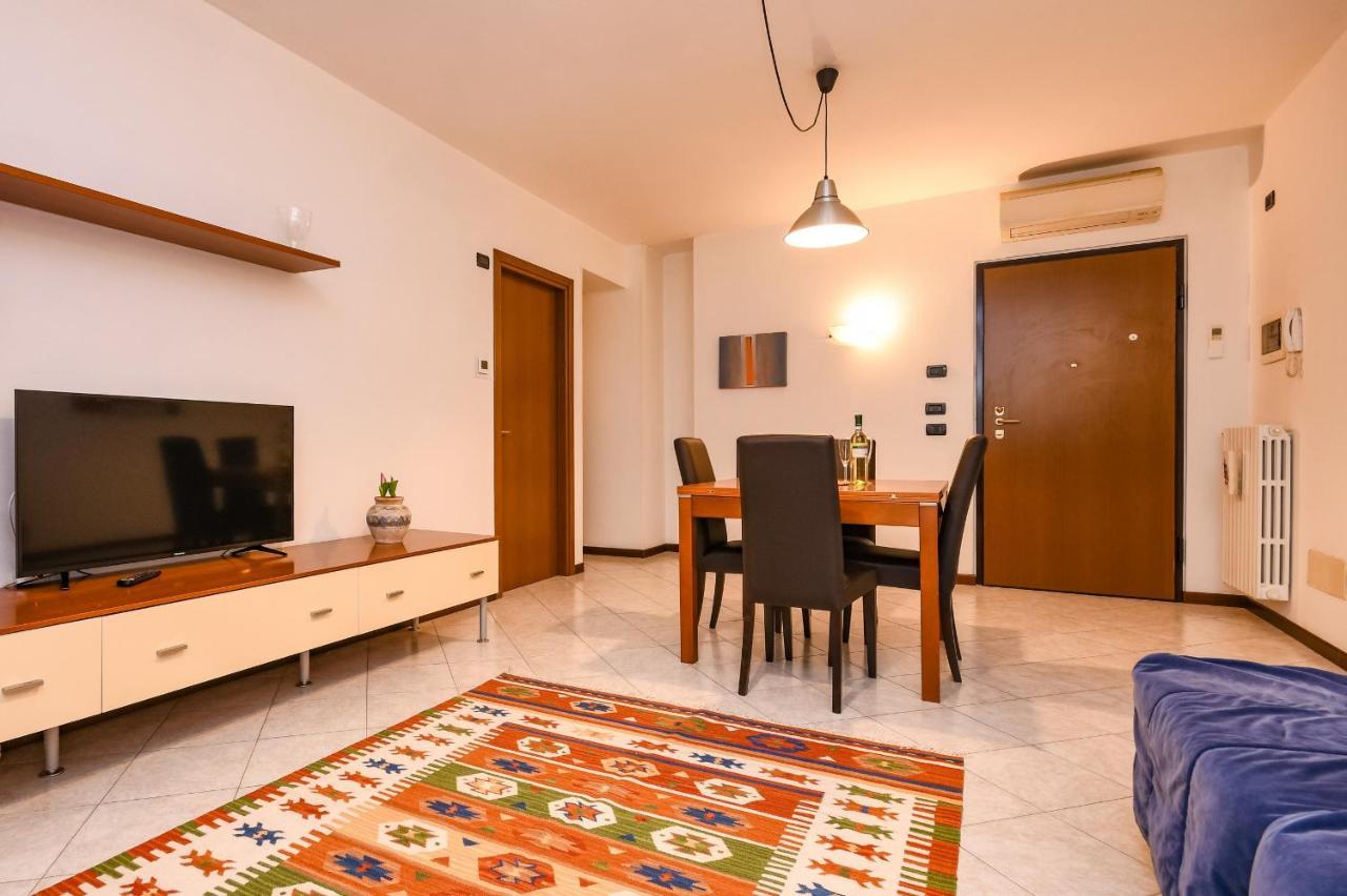 Desenzanoloft Yellow Apartment Desenzano del Garda Eksteriør billede